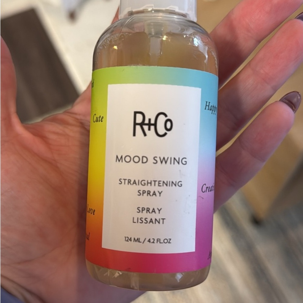 R+Co Mood Swing Straightening Spray - Rainbow Hues